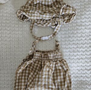 Carter cute sleeveless romper with matching hat 3-6